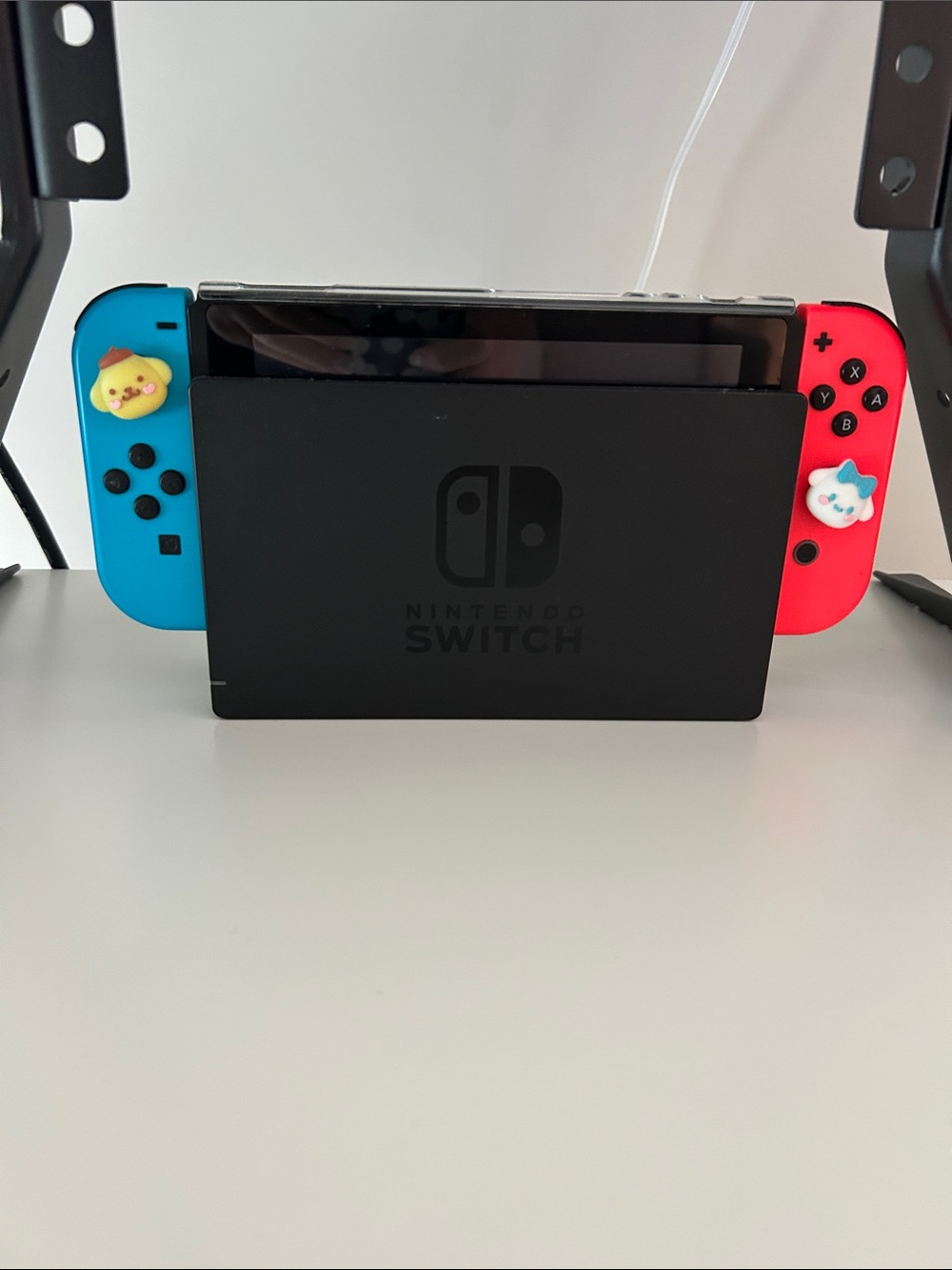 Nintendo Switch - Picture 2 of 5